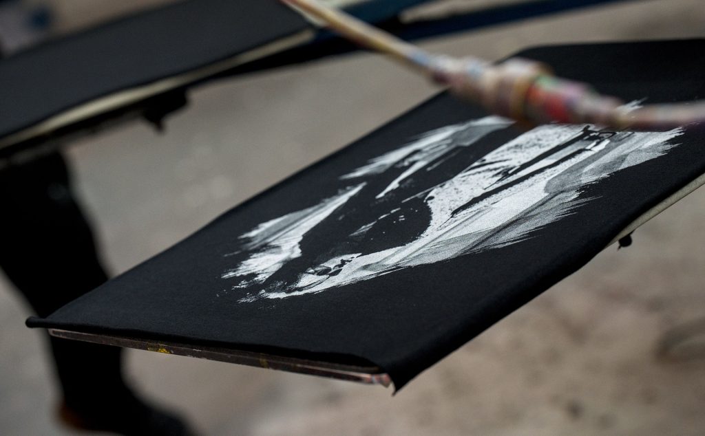 EAM Facatory in Shtip - producing the Nokaut collectors edition t-shirt "Знаеш каде да ме најдеш..."