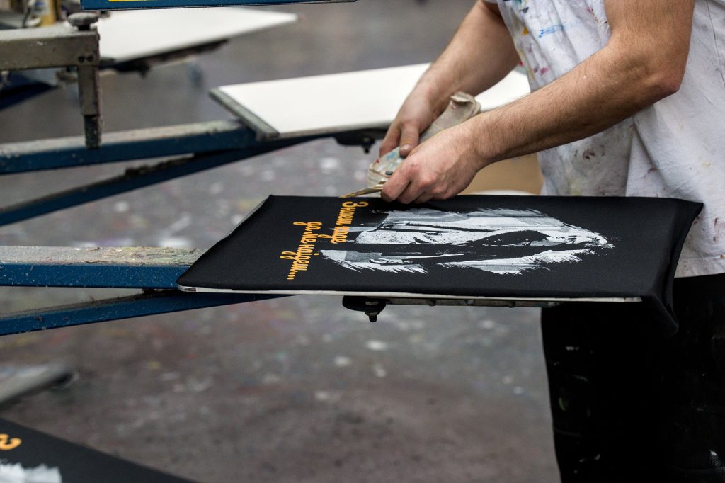EAM Facatory in Shtip - producing the Nokaut collectors edition t-shirt "Знаеш каде да ме најдеш..."