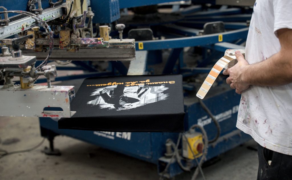 EAM Facatory in Shtip - producing the Nokaut collectors edition t-shirt "Знаеш каде да ме најдеш..."