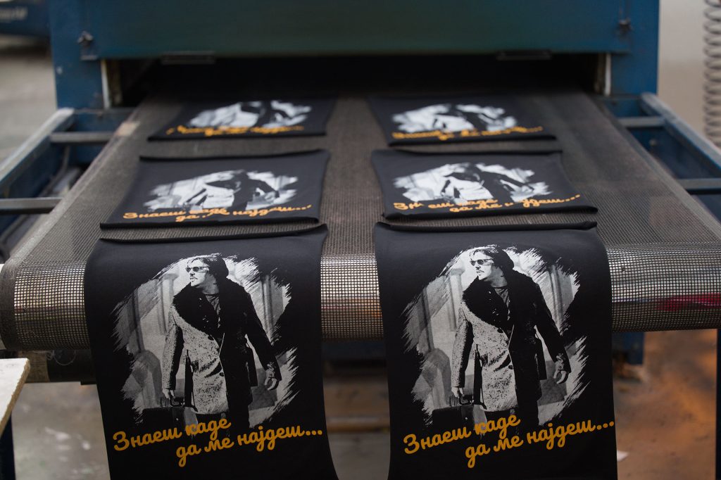 EAM Facatory in Shtip - producing the Nokaut collectors edition t-shirt "Знаеш каде да ме најдеш..."