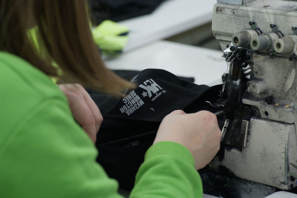 EAM Facatory in Shtip - producing the Nokaut collectors edition t-shirt "Знаеш каде да ме најдеш..."